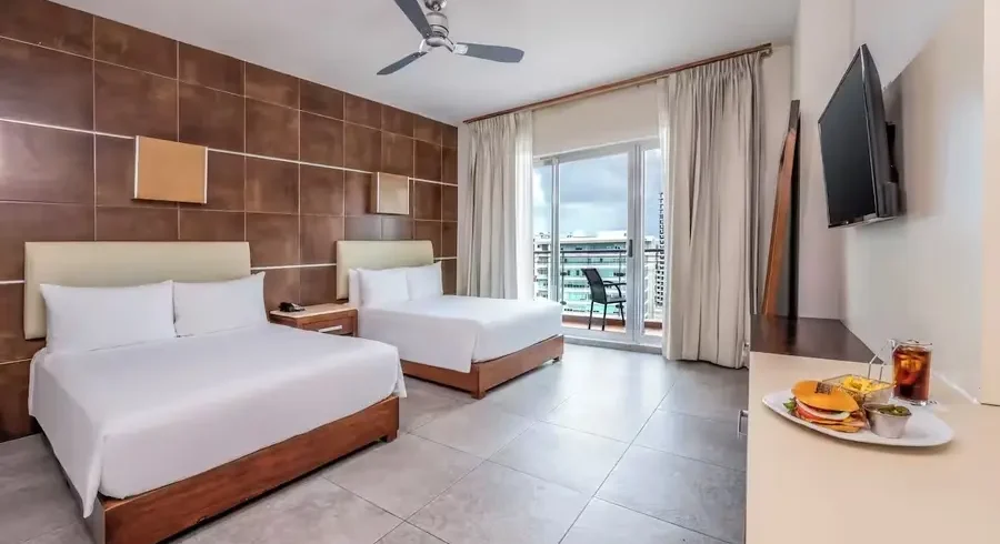 Krystal Urban Cancún