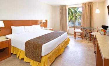 Plaza Pelicanos Club Beach Resort